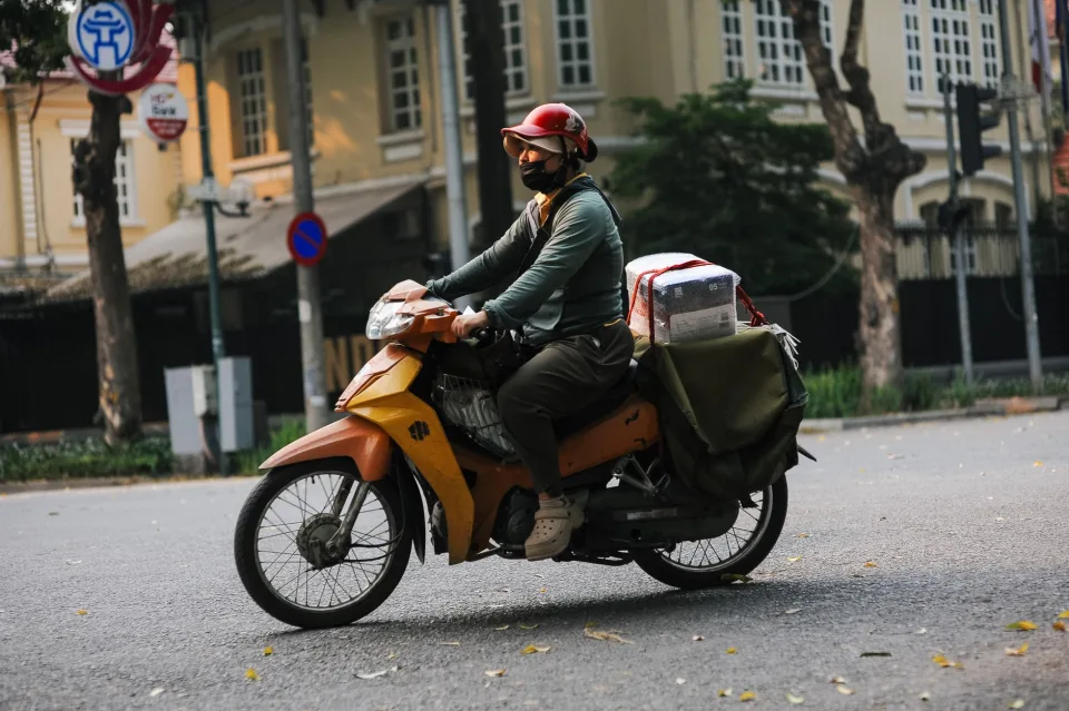 Tài xế và nhân viên của hộ