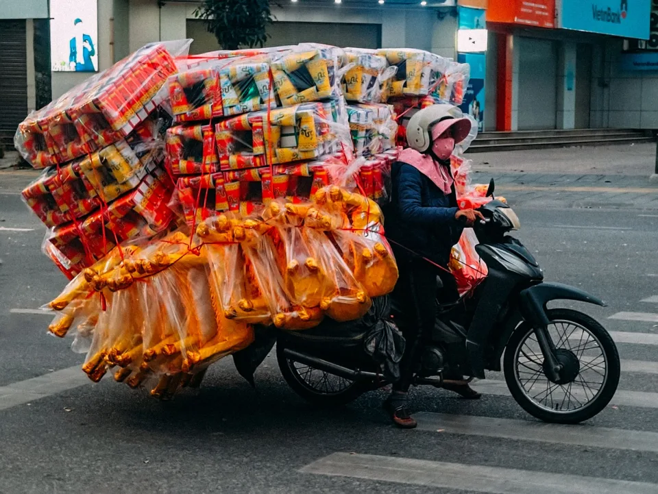 Tài xế và nhân viên của hộ